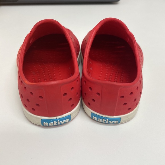 Red Native Jefferson shoes - Picture 2 of 4